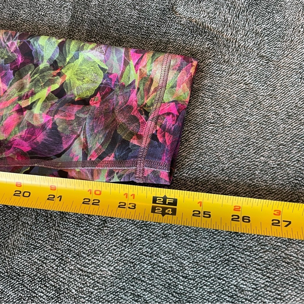 Lululemon Wunder Train High-Rise Tight 25"
Vivid Floral Tone Multi Size 4 - Picture 11 of 12